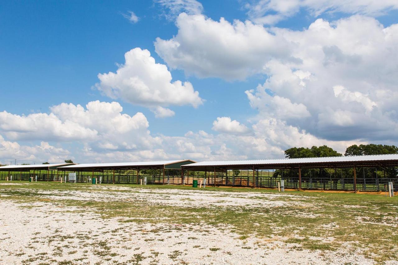 Hotel NRS Event Center&Guest Ranch à Decatur Extérieur photo