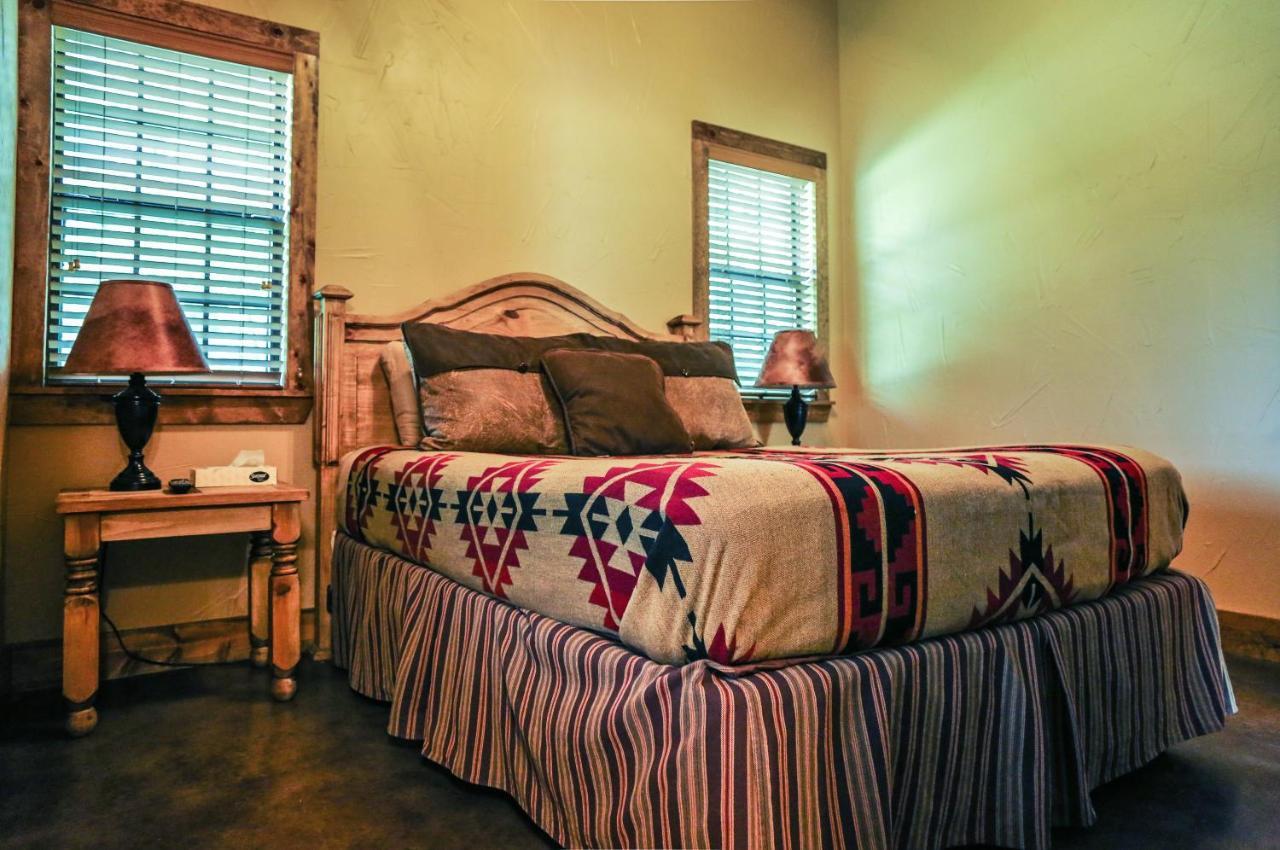 Hotel NRS Event Center&Guest Ranch à Decatur Extérieur photo